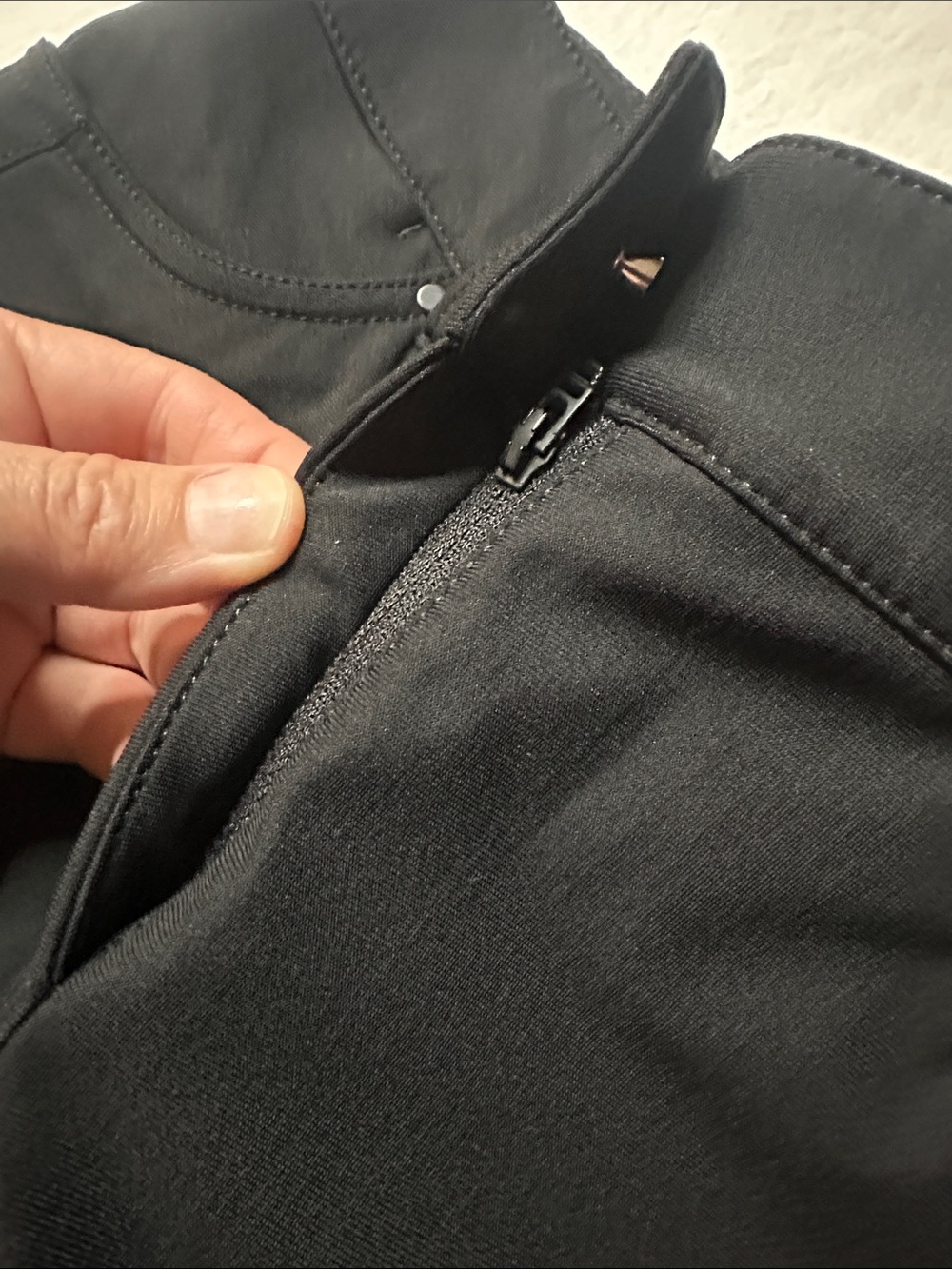 Lululemon City Sleek 5 Pocket Wide-Leg
High Rise 7/8 Length Pant Size 25 - Picture 9 of 12